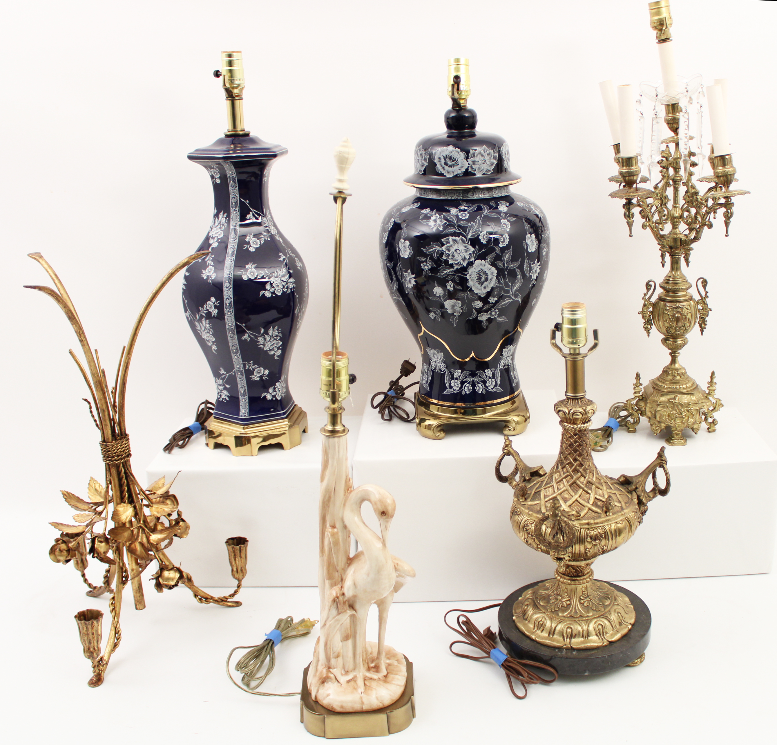 GROUP OF 6 DECORATIVE LAMPS Group