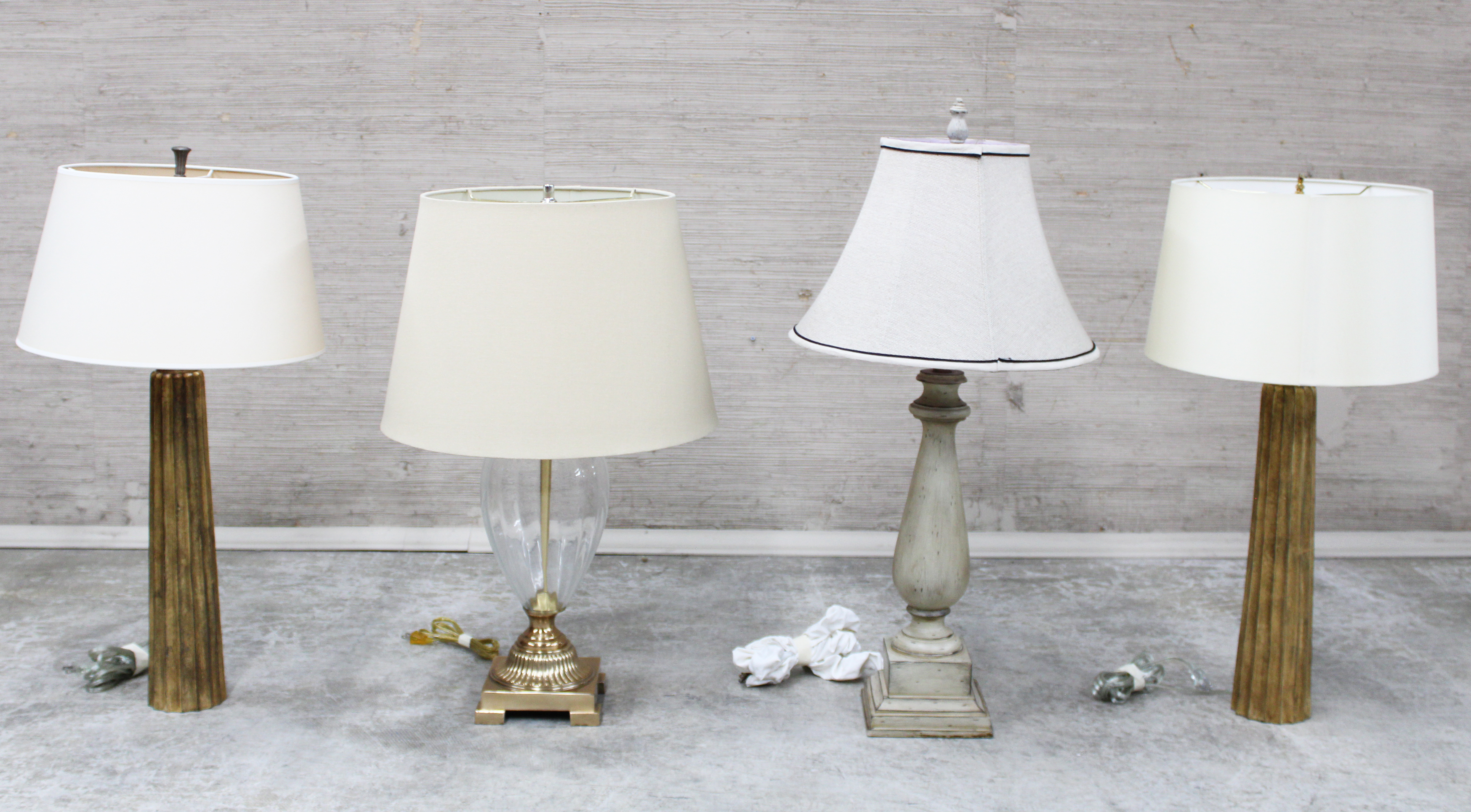 GROUP OF 4 TABLE LAMPS Group of