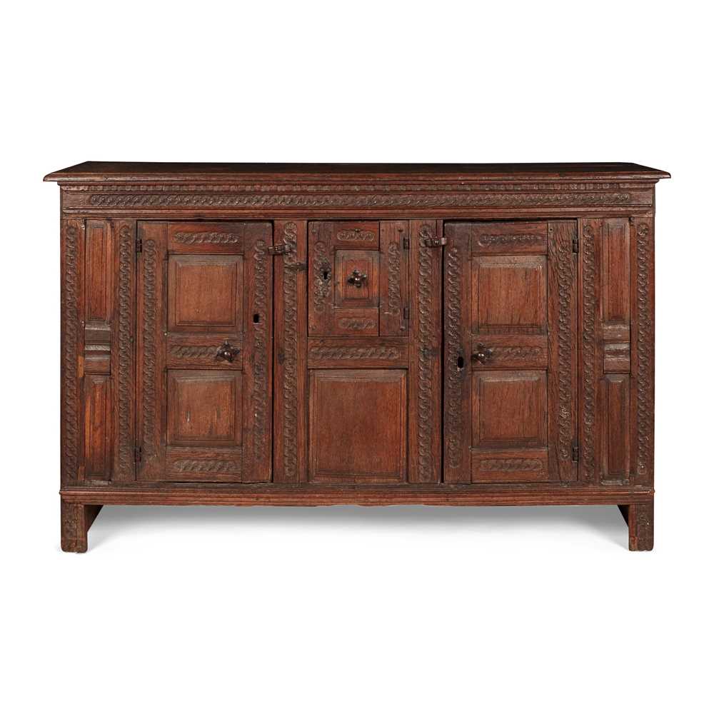 OAK CUPBOARD
17TH CENTURY the single