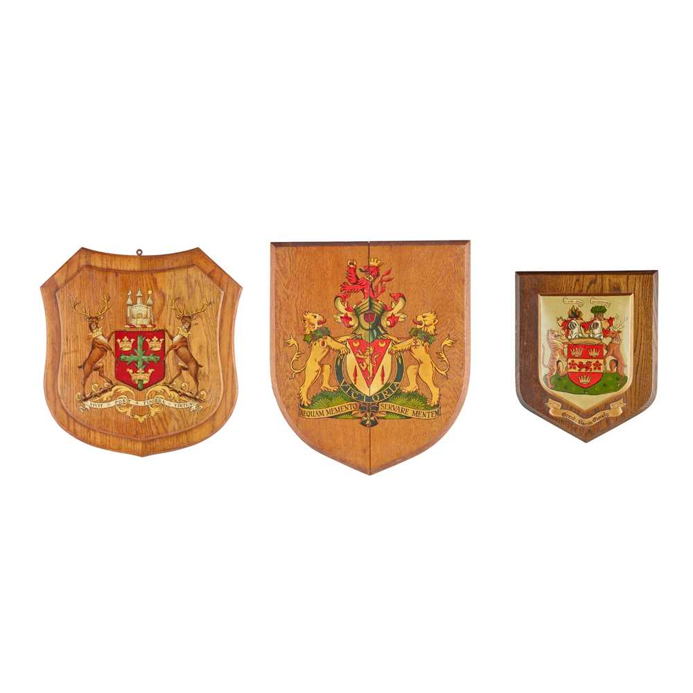 THREE PAINTED OAK COATS OF ARMS LATE 2ca7d5