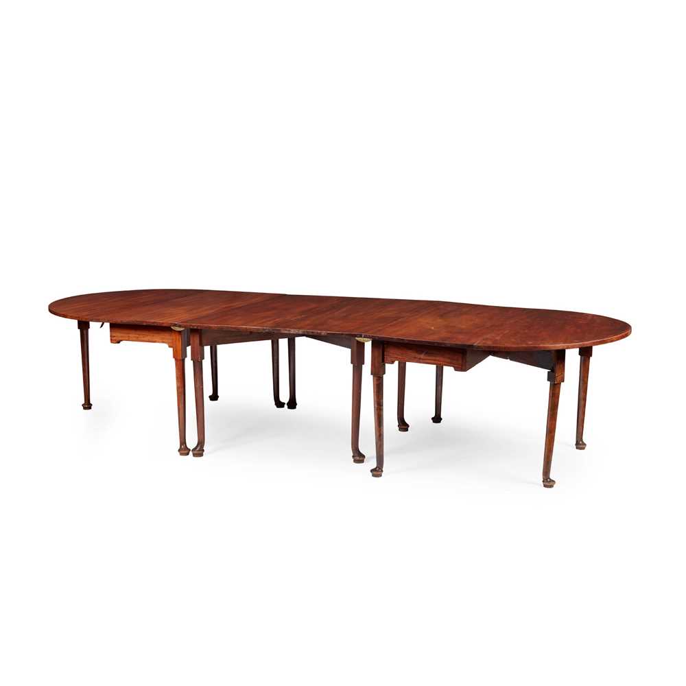 GEORGIAN MAHOGANY DINING TABLE
18TH