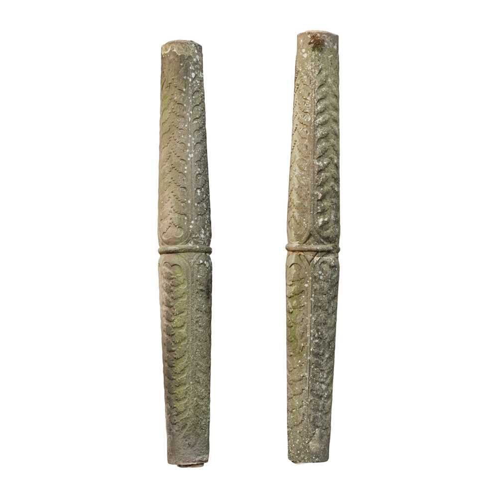 PAIR OF SCOTTISH CARVED SANDSTONE 2caa6d