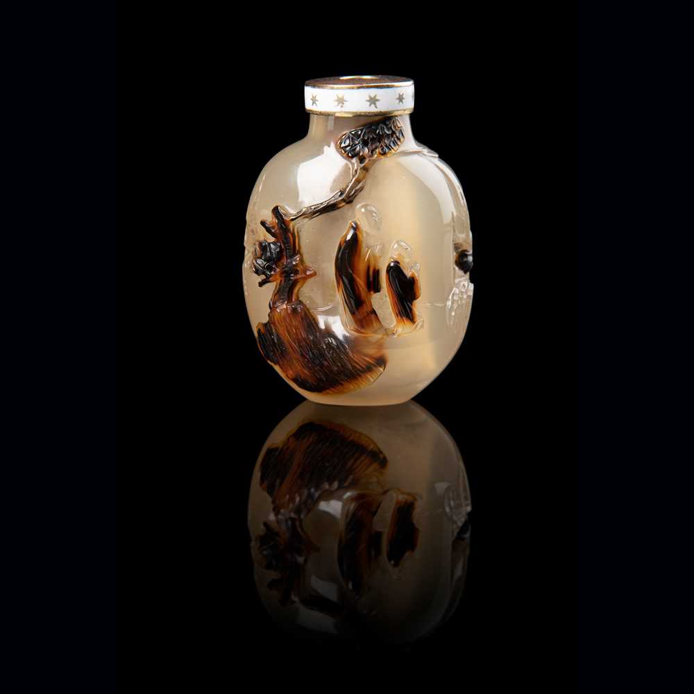 AGATE MONKS SNUFF BOTTLE
QING DYNASTY,