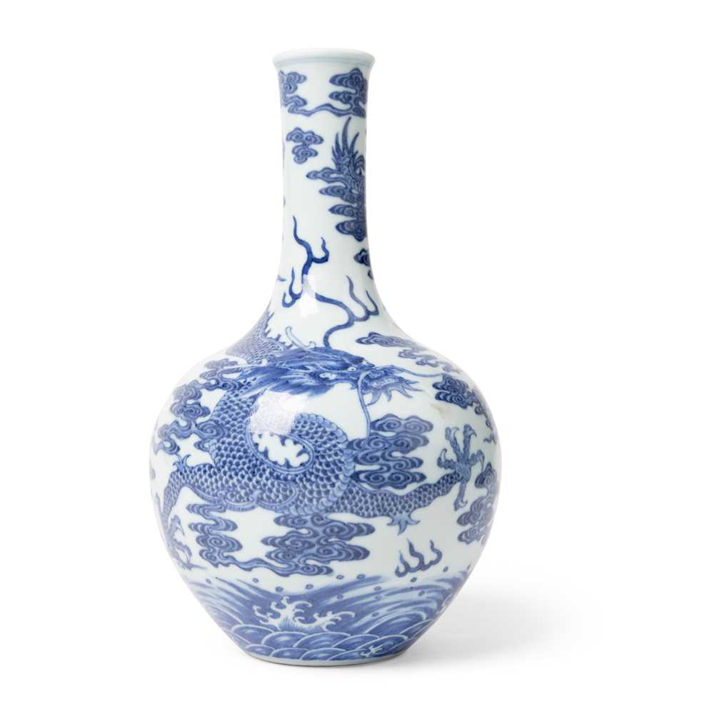 BLUE AND WHITE DRAGON VASE QING 2cabe3