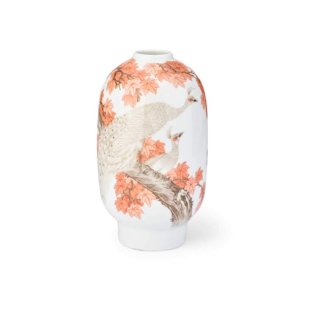 FAMILLE ROSE MAPLE AND PEACOCK VASE