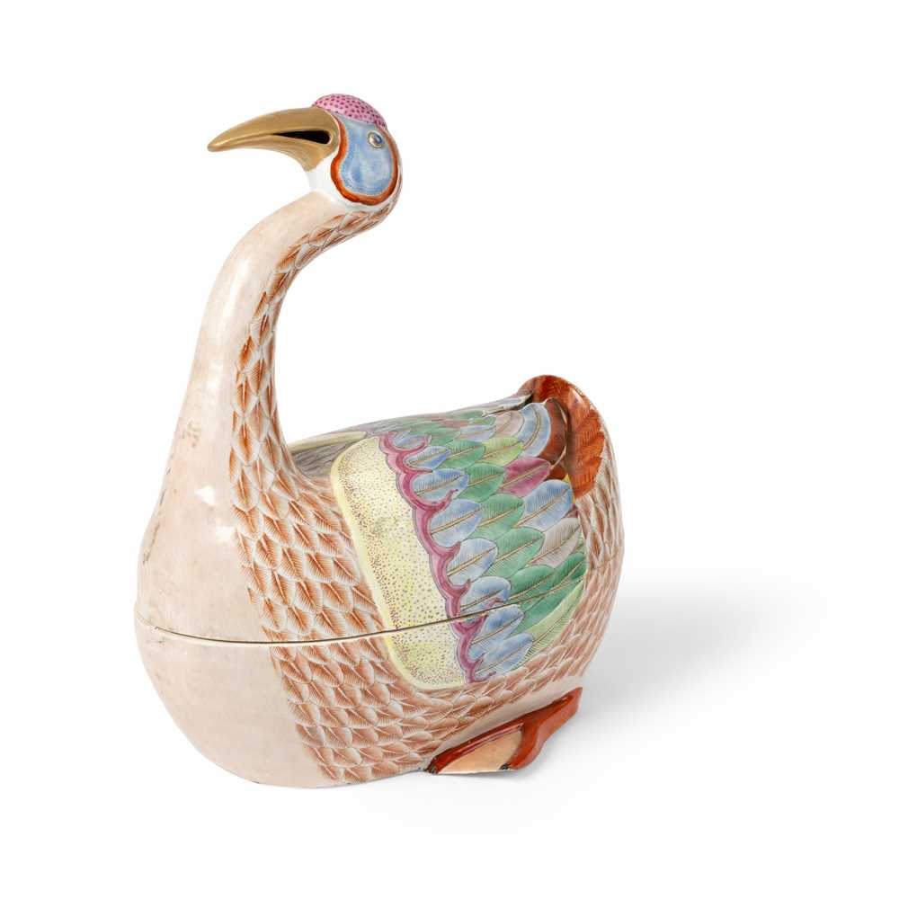 FAMILLE ROSE 'GOOSE' TUREEN AND