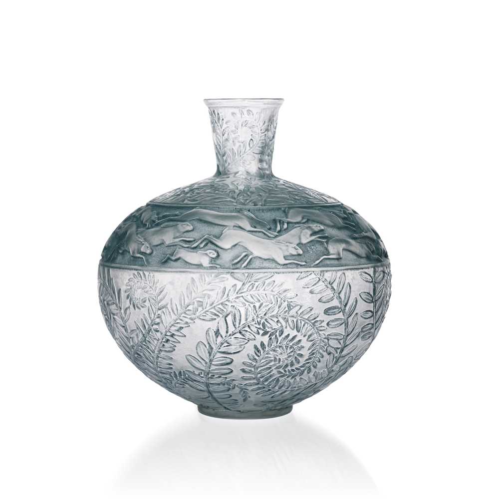 ‡ RENé LALIQUE (FRENCH 1860-1945)
LIÈVRES