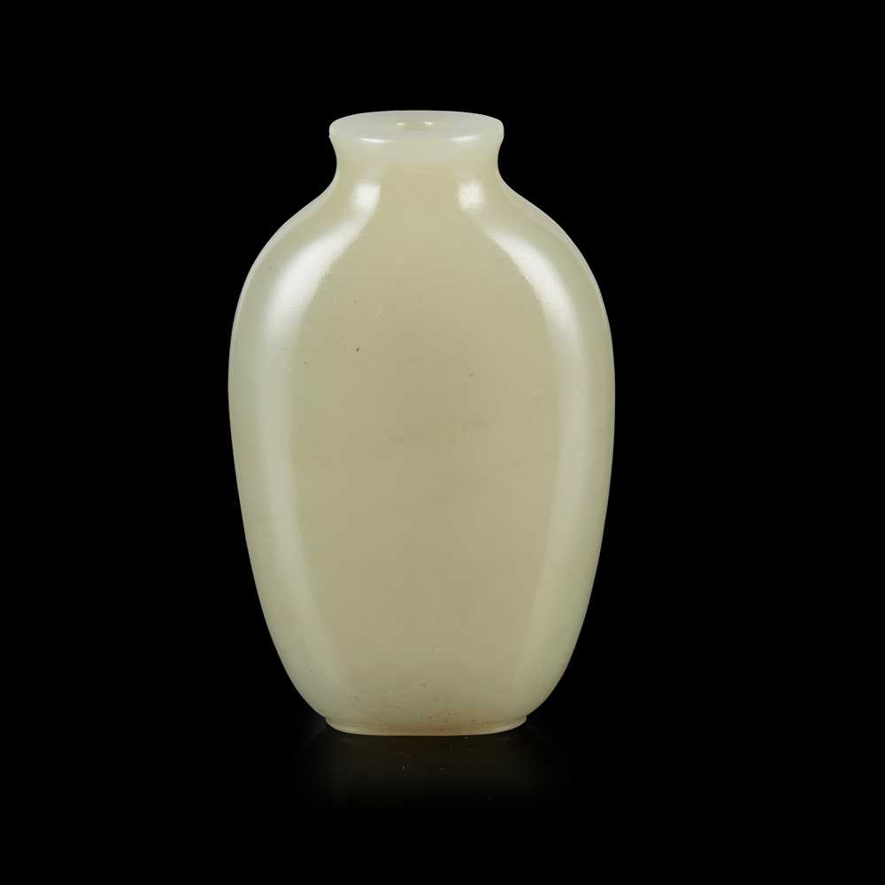 CELADON JADE SNUFF BOTTLE QING 2cb548