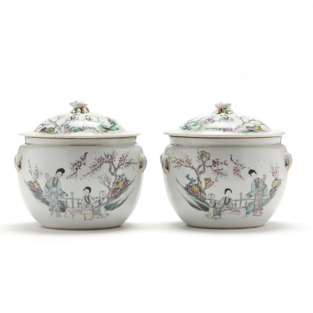 A PAIR OF CHINESE PORCELAIN JARS