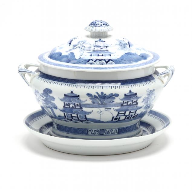 A CHINESE EXPORT PORCELAIN BLUE