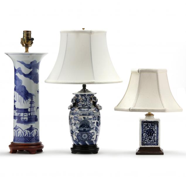 THREE CHINESE BLUE AND WHITE PORCELAIN