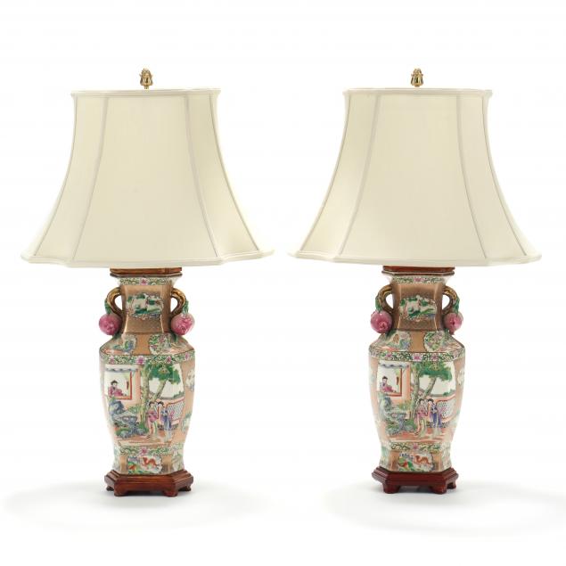 A PAIR OF CHINESE FAMILLE ROSE 2c925b