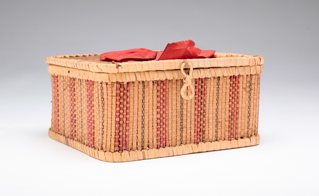 SHAKER BASKETRY BOX. Early 20th