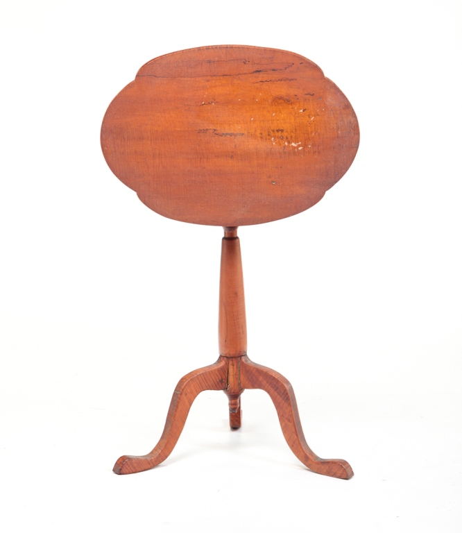 AMERICAN COUNTRY TILT TOP CANDLESTAND.