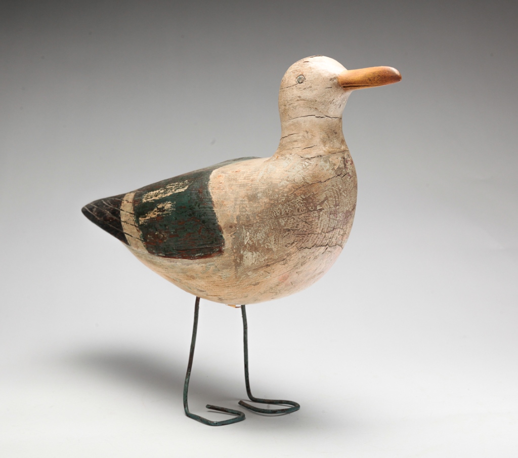AMERICAN CARVED SEAGULL. Mid 20th century.
