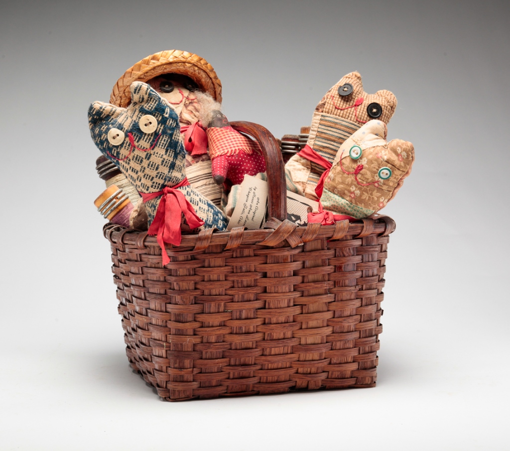 AMERICAN BASKET WITH SEWING ITEMS