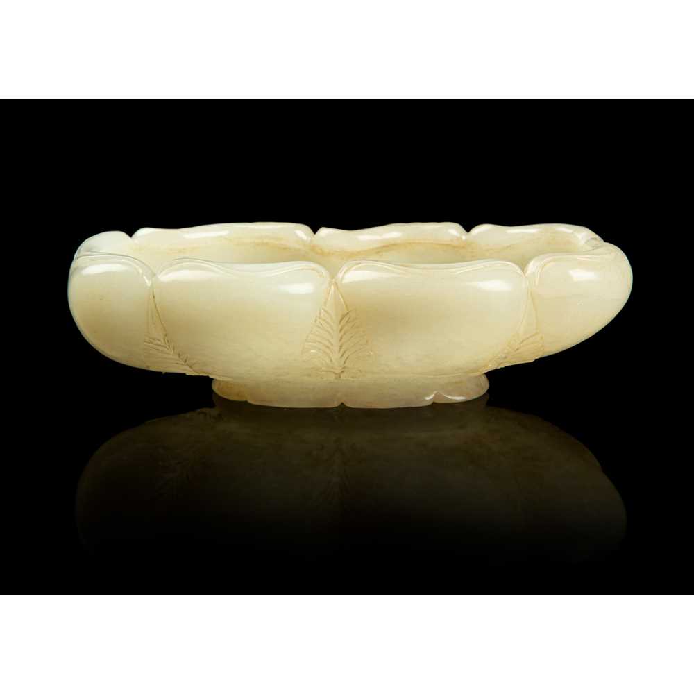 WHITE JADE FOLIATED BRUSH WASHER
QING