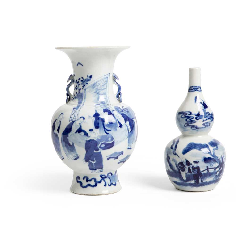 TWO BLUE AND WHITE VASES 19TH 20TH 2cc5ca