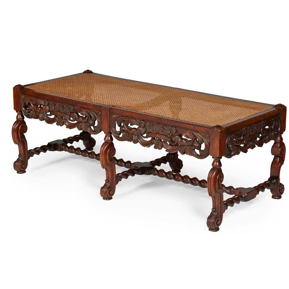 WILLIAM AND MARY STYLE WALNUT BENCH 19TH 2cc8b6