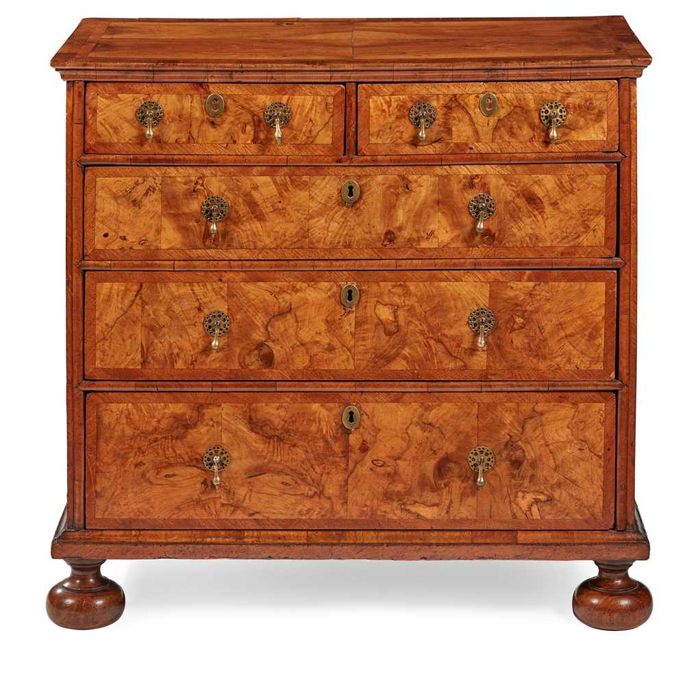 QUEEN ANNE WALNUT CROSSBANDED CHEST 2ccc9a