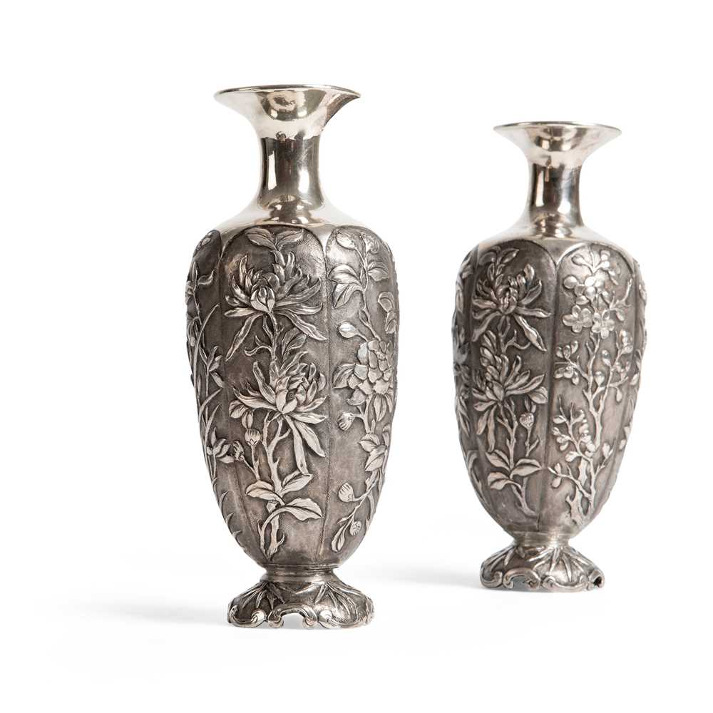 PAIR OF CHINESE EXPORT SILVER VASES QING 2cce41