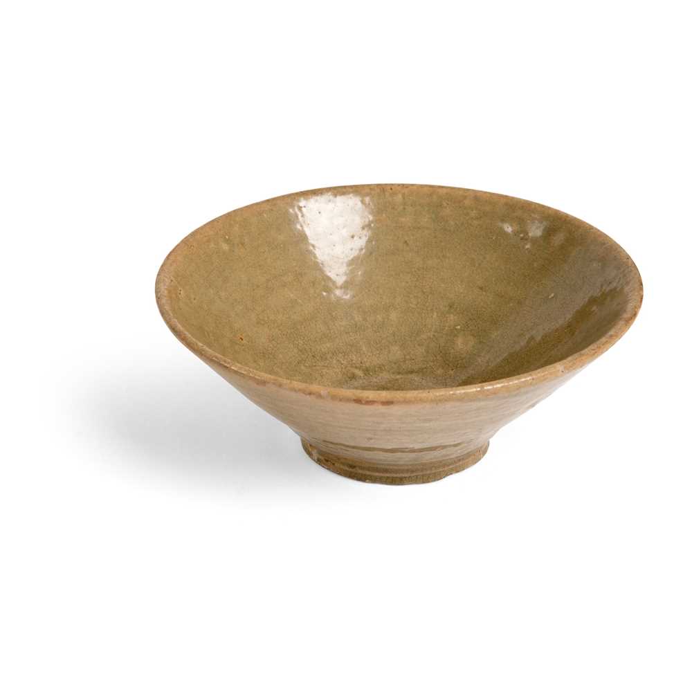 YUE WARE CELADON BOWL TANG DYNASTY  2cce6a