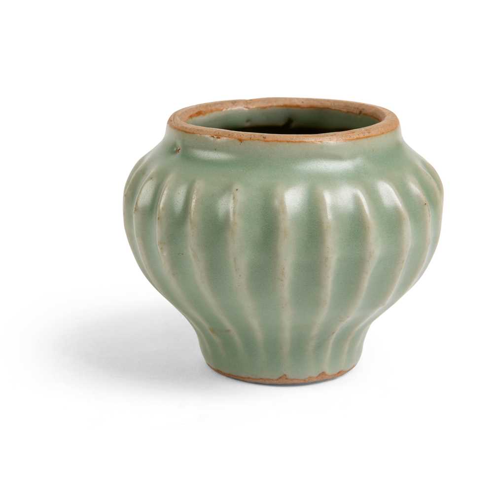 LONGQUAN CELADON JAR YUAN DYNASTY 2cce79