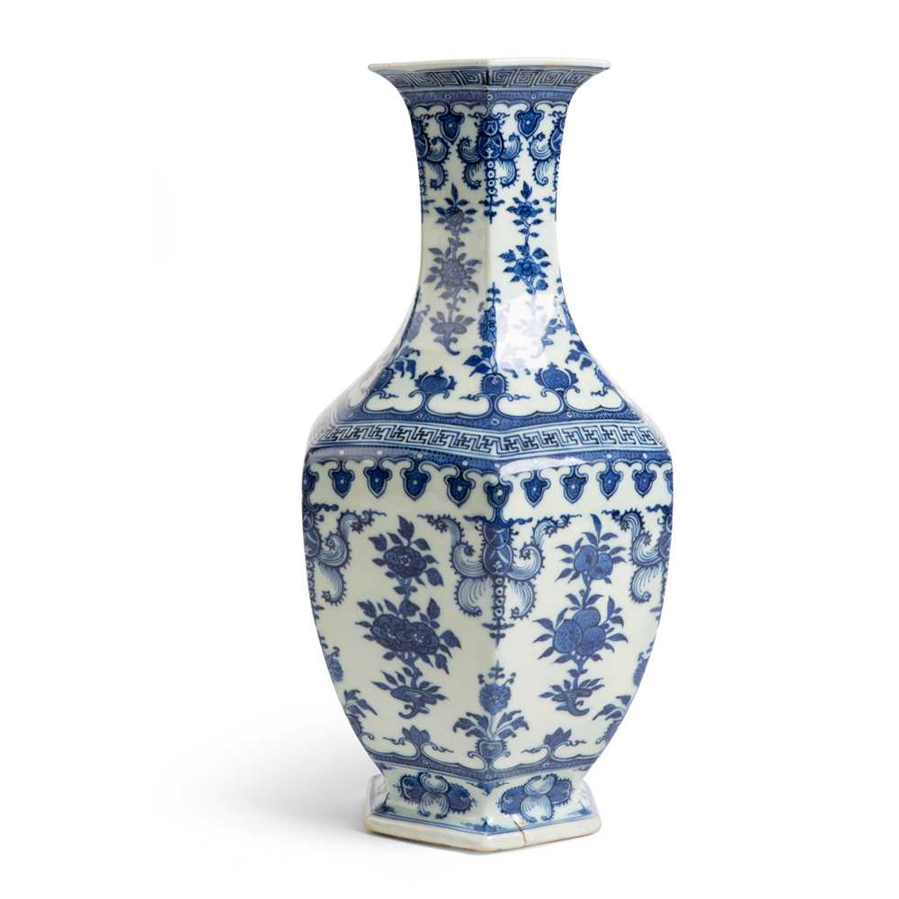 BLUE AND WHITE HEXAGONAL VASE QING 2cce91