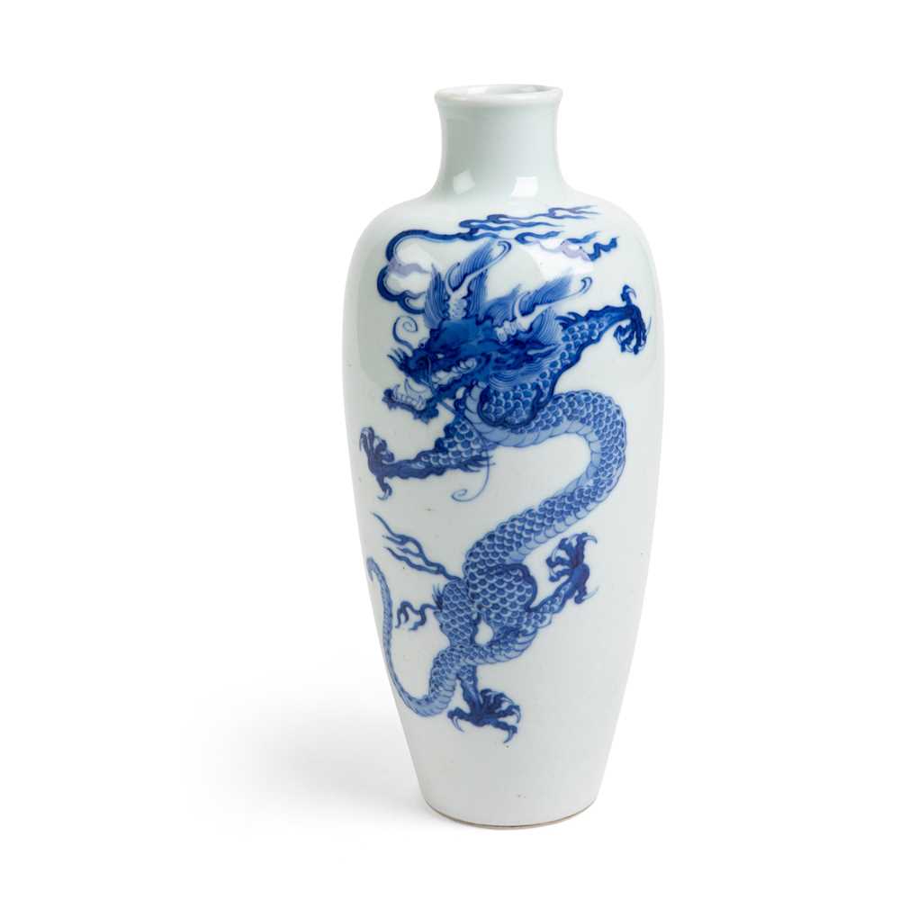 BLUE AND WHITE DRAGON VASE QING 2cce95