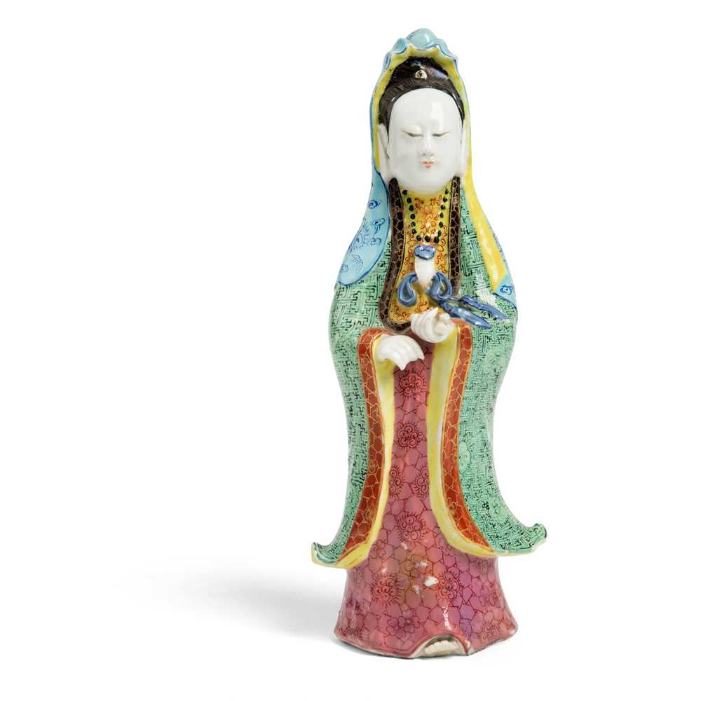 FAMILLE ROSE FIGURE OF A GUANYIN QING 2ccea5