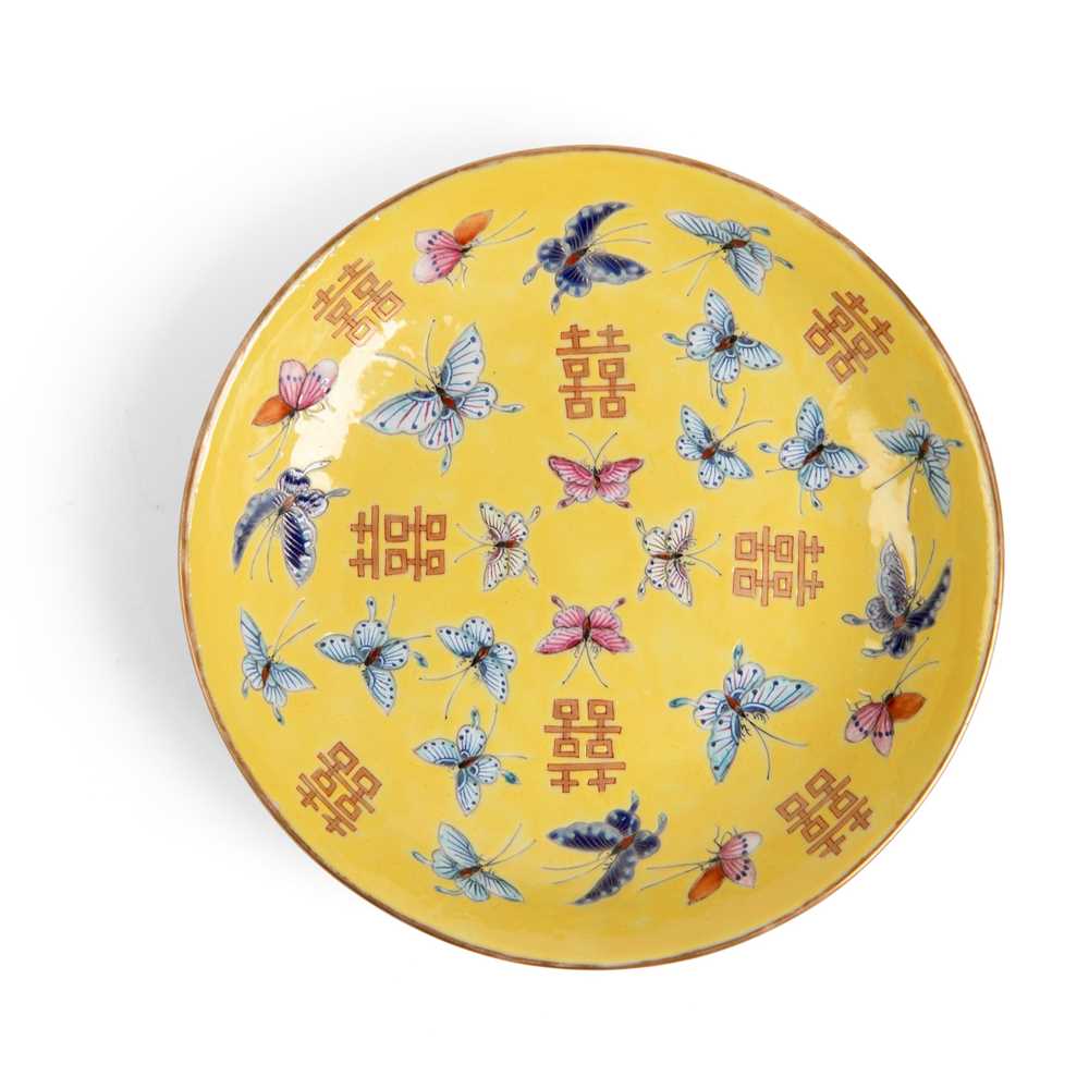YELLOW-GROUND FAMILLE ROSE PLATE