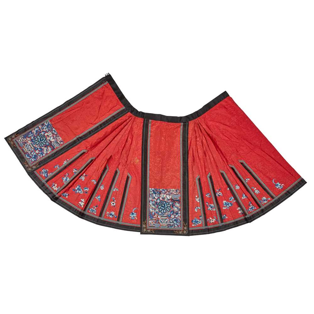 HAN CHINESE WOMAN'S EMBROIDERED