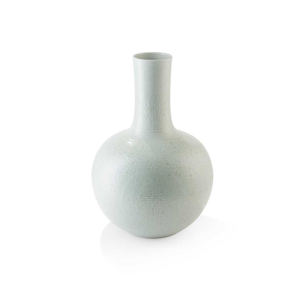 LARGE CELADON-GLAZED BOTTLE VASE
QIANLONG