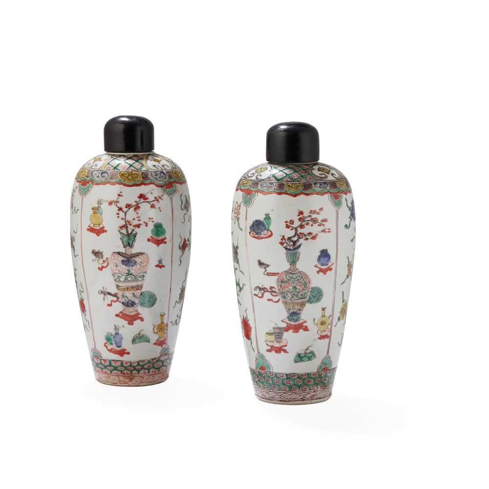 PAIR OF WUCAI 'BOGU' VASES
QING