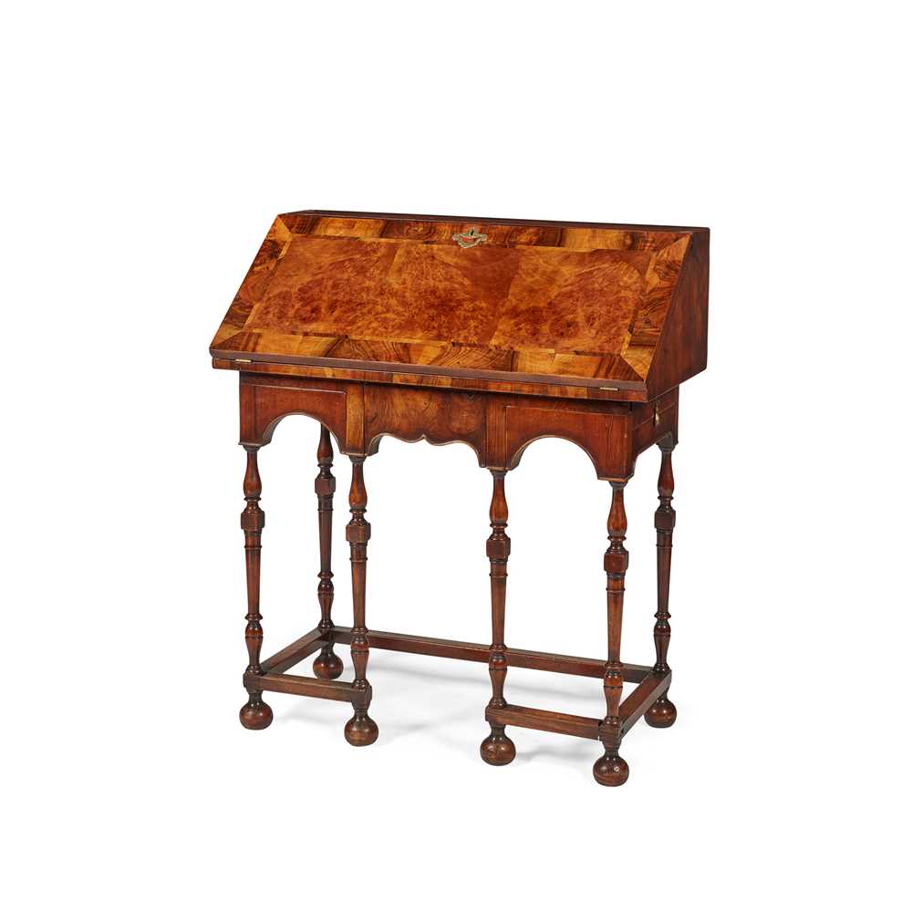 WILLIAM AND MARY STYLE WALNUT CROSSBANDED 2cd3f6