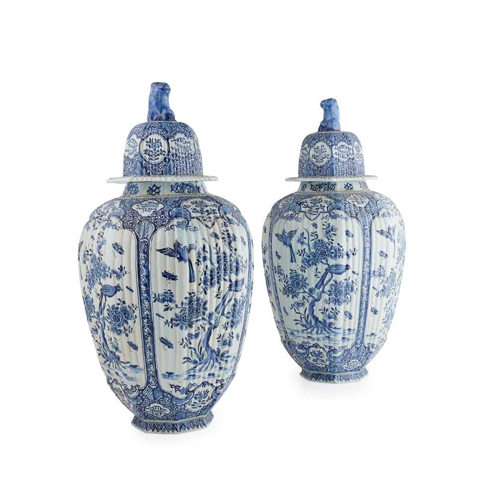 PAIR OF DUTCH DELFT BLUE AND WHITE 2cd4e4