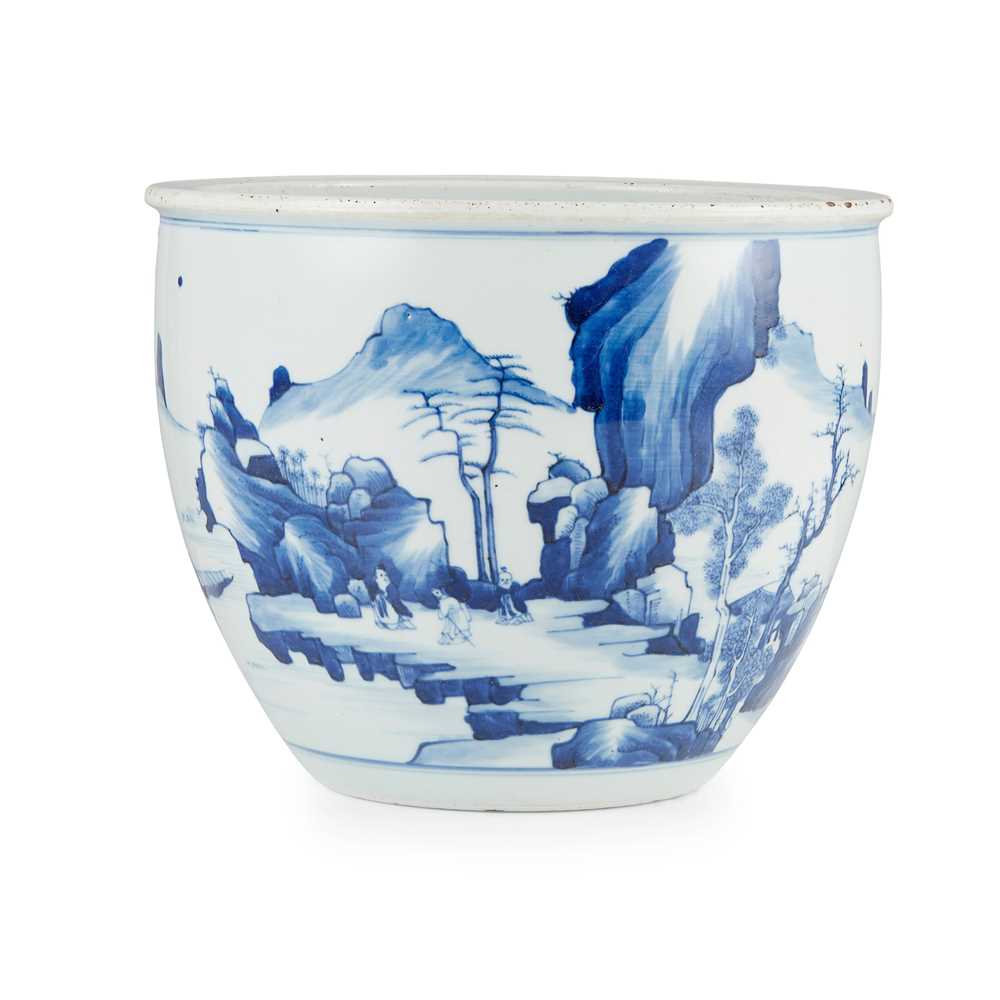 BLUE AND WHITE BASIN
QING DYNASTY,