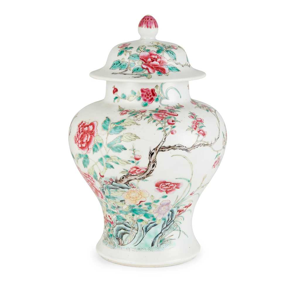 FAMILLE ROSE BALUSTER VASE WITH 2cb63f