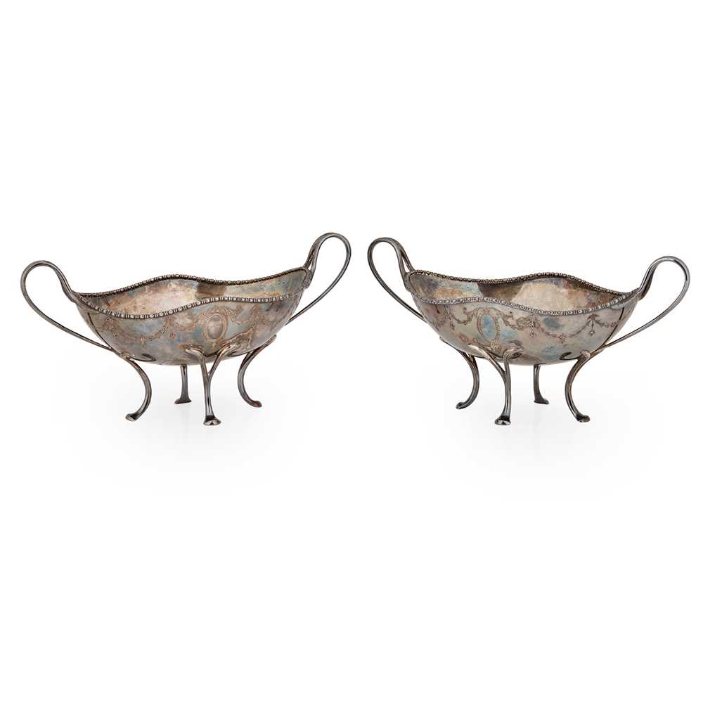 A PAIR OF EDWARDIAN TWIN-HANDLED