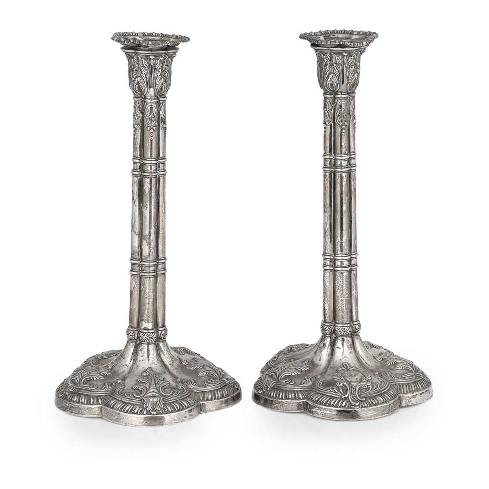 A PAIR OF GEORGE III TABLE CANDLESTICKS 2cb7f4