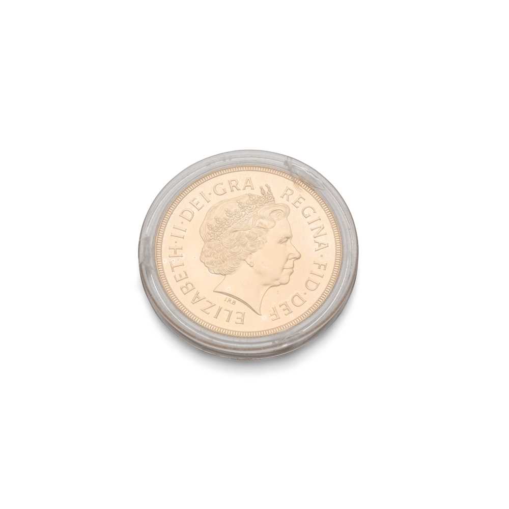 A 2000 GOLD PROOF £5 COIN in capsule