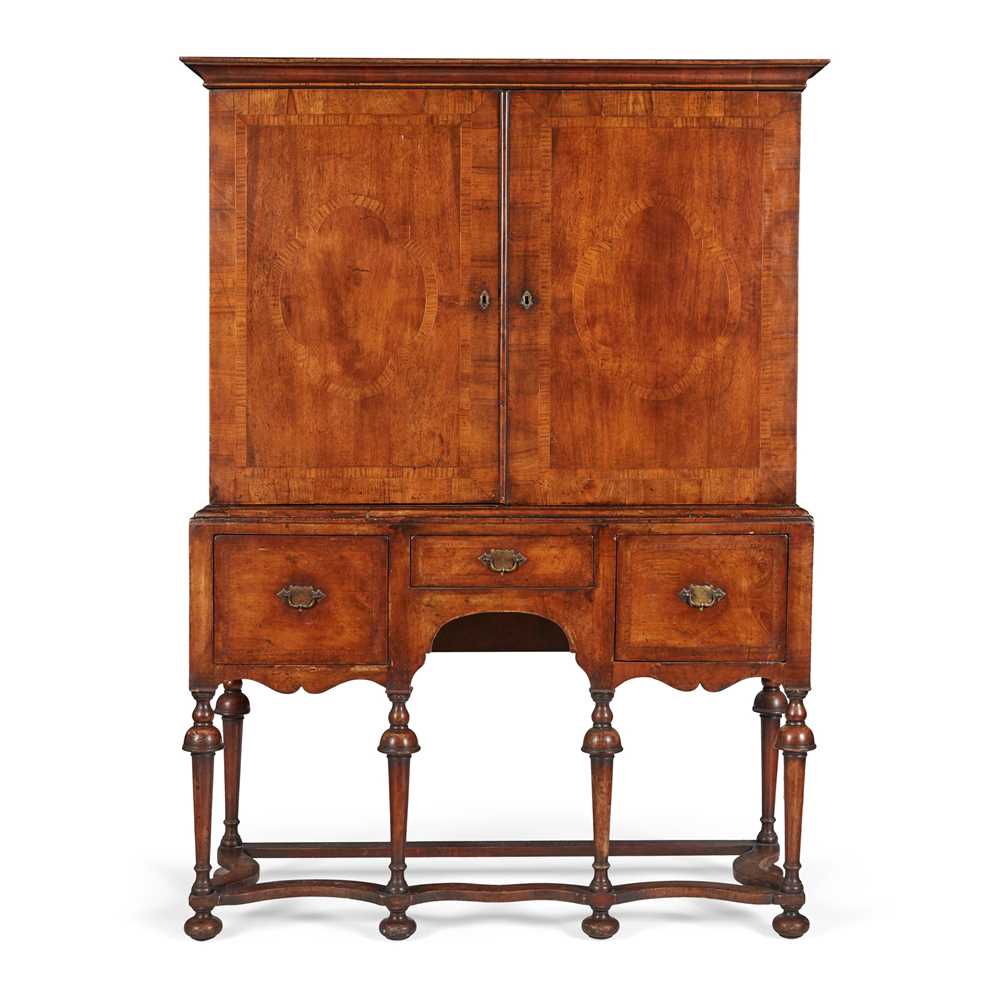 QUEEN ANNE STYLE WALNUT CABINET ON STAND 19TH 2cb9d0