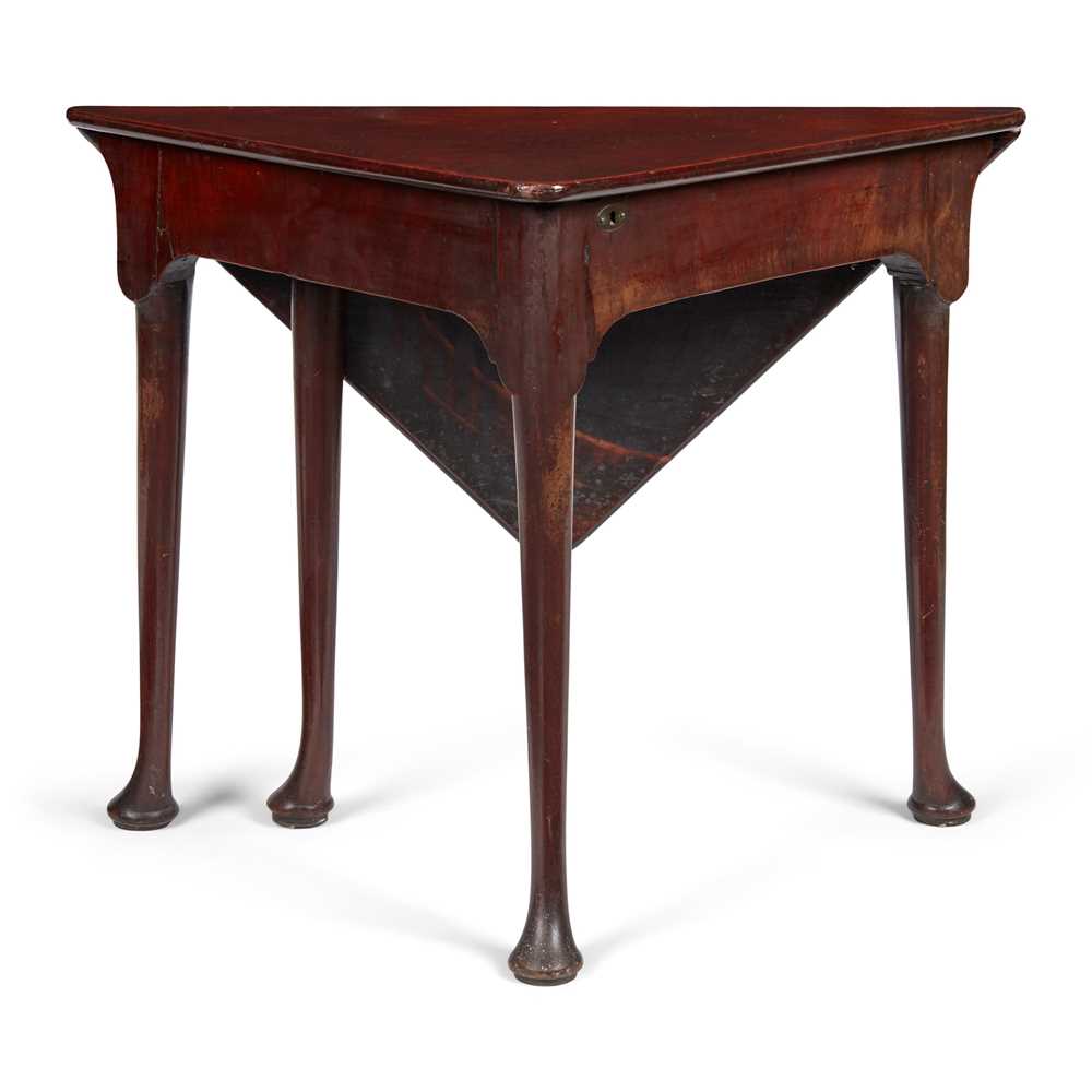 GEORGE II MAHOGANY DROP LEAF CORNER 2cb9dc