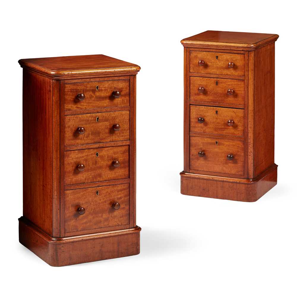 PAIR OF MAHOGANY BEDSIDE CHESTS
19TH