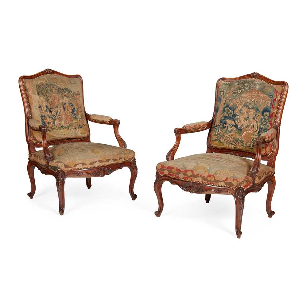 PAIR OF FRENCH WALNUT CHAISES  2cbac7