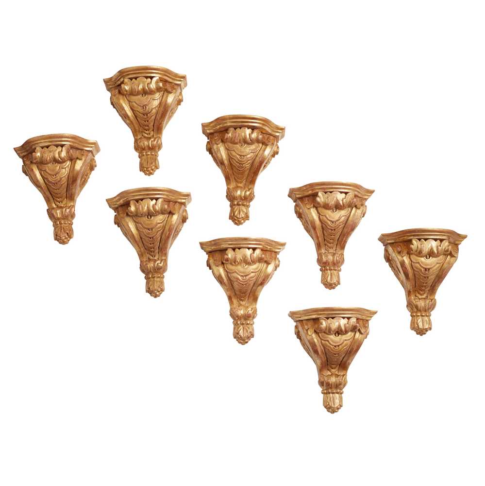 GROUP OF EIGHT GILTWOOD WALL BRACKETS OF 2cbd32