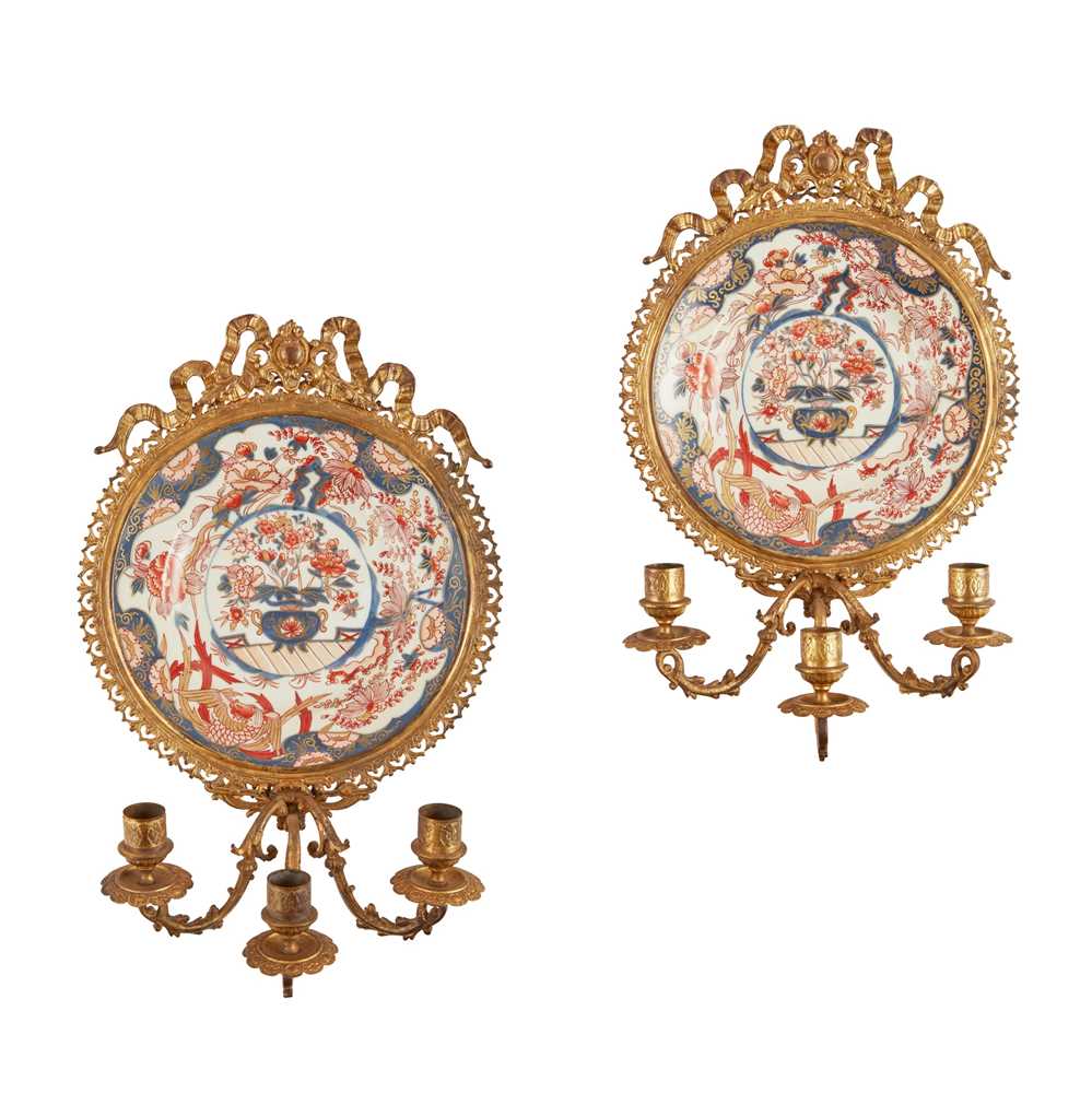 PAIR OF IMARI AND GILT METAL WALL 2cbda3