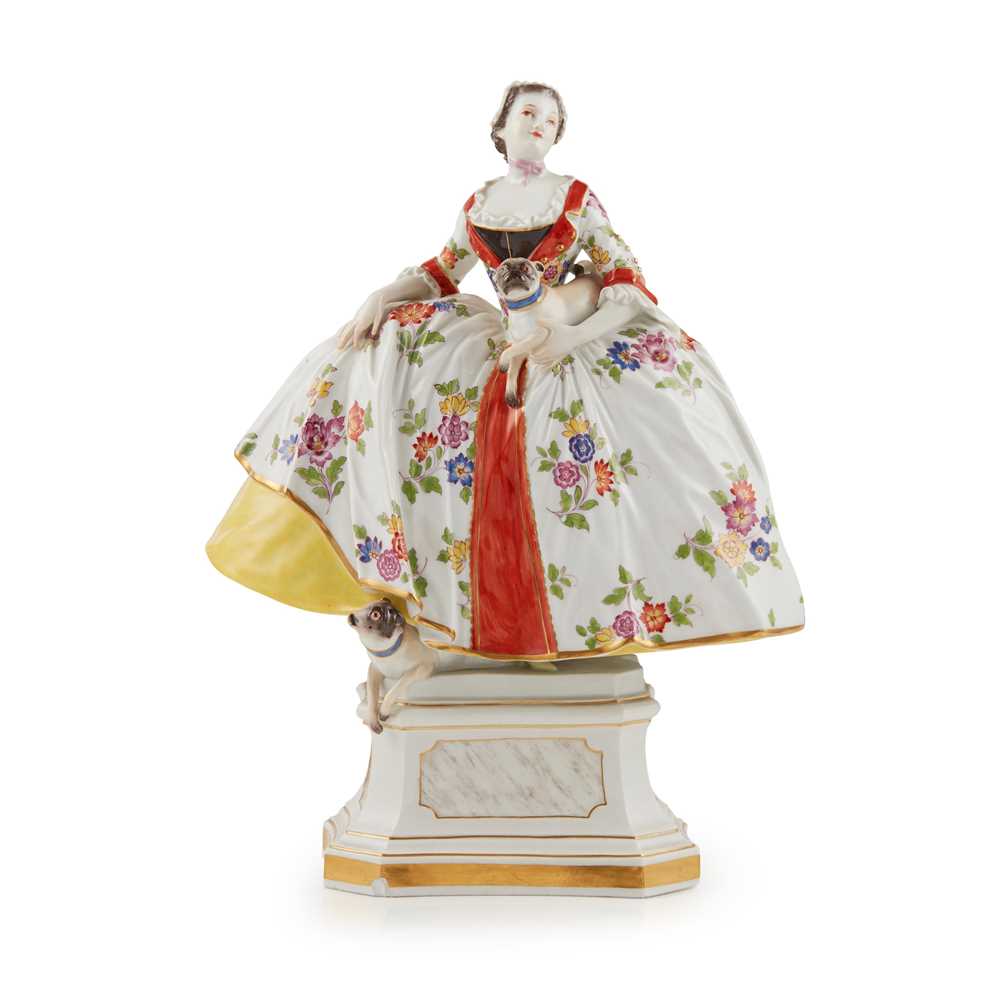 MEISSEN FIGURE OF THE LADY OF MOPSORDEN 20TH 2cbdc7