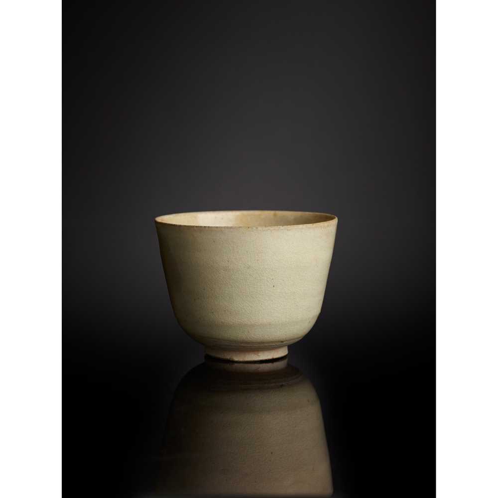 WHITE GLAZED STONEWARE CUP TANG 2cbe8f