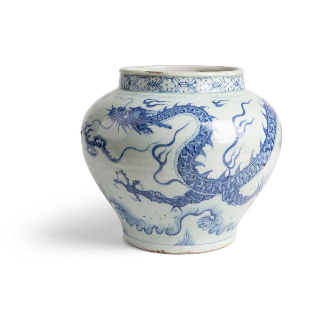 LARGE BLUE AND WHITE DRAGON JAR MING 2cbe92